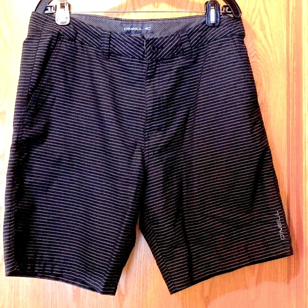 O’Neill sz 36 India black woven horizontal pinstriped woven shorts 9” inseam EUC